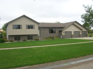 810 12th St S, Brookings, SD 57006