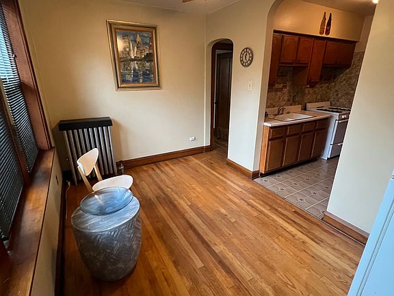 3rd image of 6025 W Ardmore Ave #2