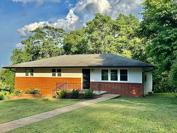2814 Ridge Crest Dr — Photo 3
