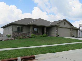 1420 S Larchmont Dr, Council Bluffs, IA 51503