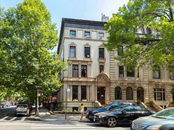 836 Carroll Street image 3 of 14