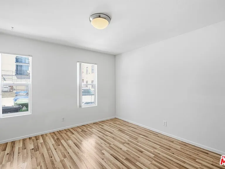 3611 W 4th St — Photo 10