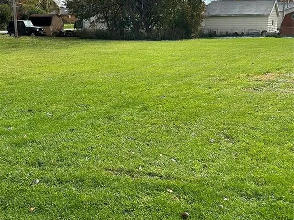 2744 Mechanic St, Oregon, OH 43616