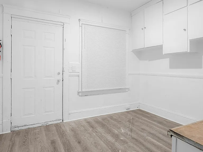 1260 E 61st St #B — Photo 5