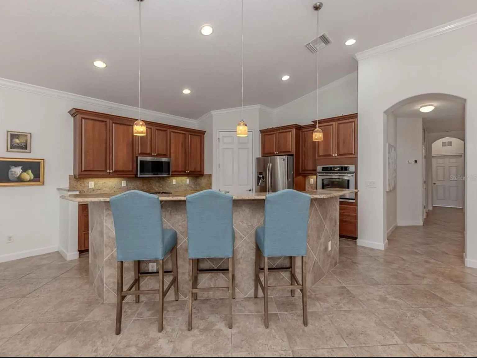 3 bed, 2326 sqft, $3,500 — Photo 3
