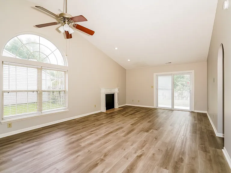1215 Paul Dr — Photo 3