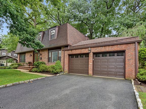 2nd image of 30 Natalie Dr