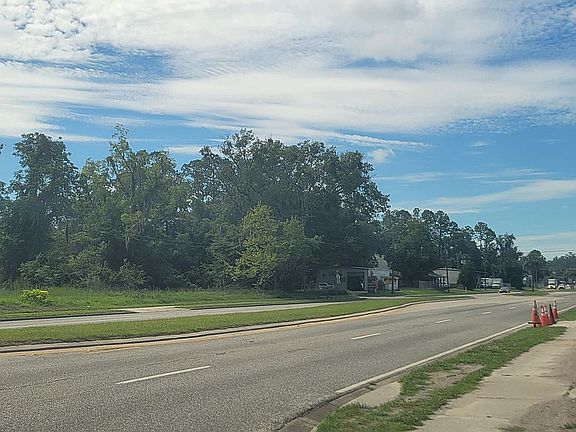 2nd image of 224 N Highway 17