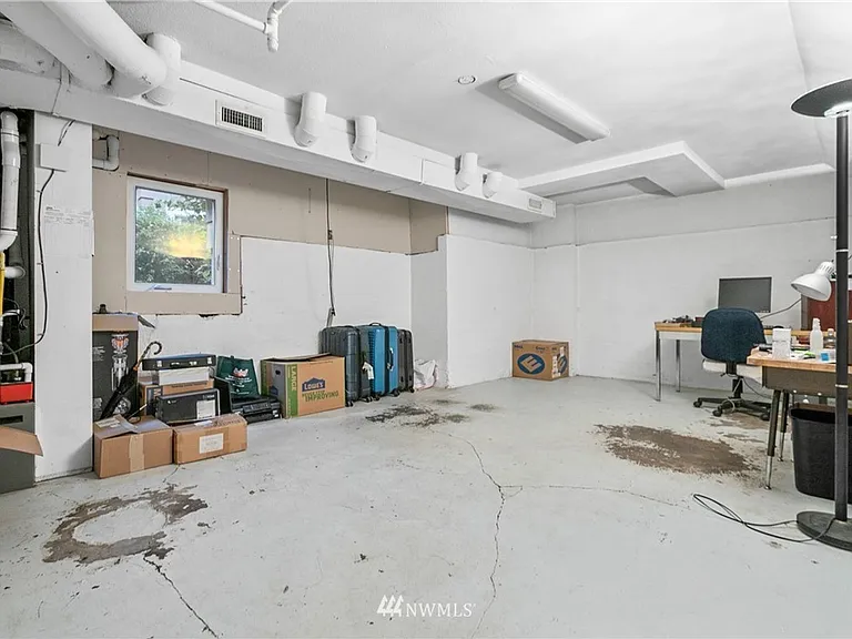 2428 Boyer Ave E — Photo 24