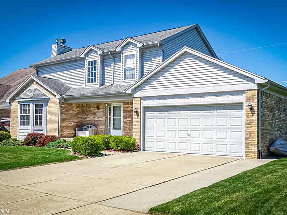 3rd image of 54621 Autumn View Dr