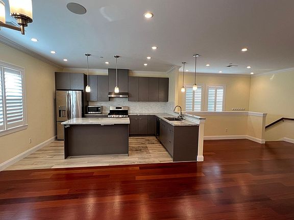 2nd image of 821 Hickory Pl