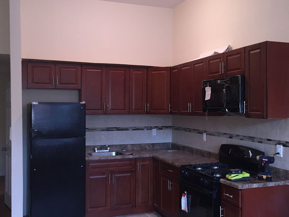 1st image of 5 Hayward St APT 1