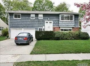 6 Honey Dr, Syosset, NY 11791