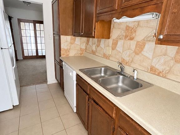 4th image of 524 Winston Dr Unit 2D