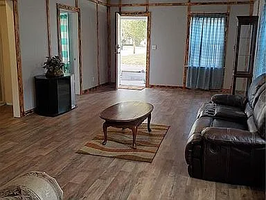 545 W Wood St — Photo 3