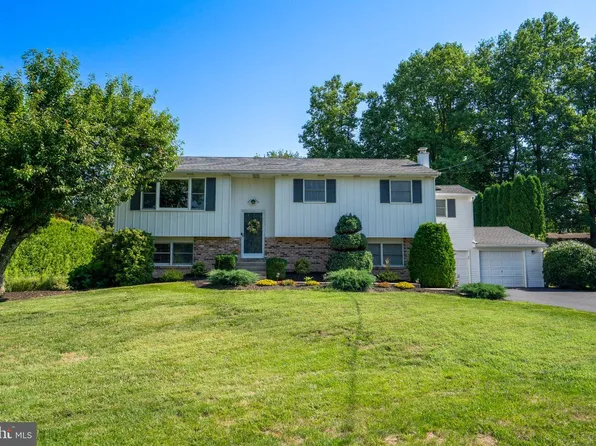 2017 Adams Rd, East Greenville, PA 18041