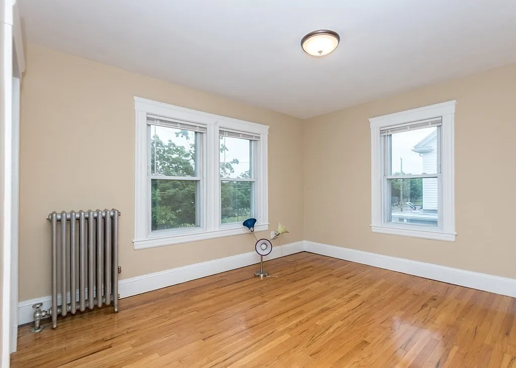3 bed, 1250 sqft, $3,000 — Photo 3