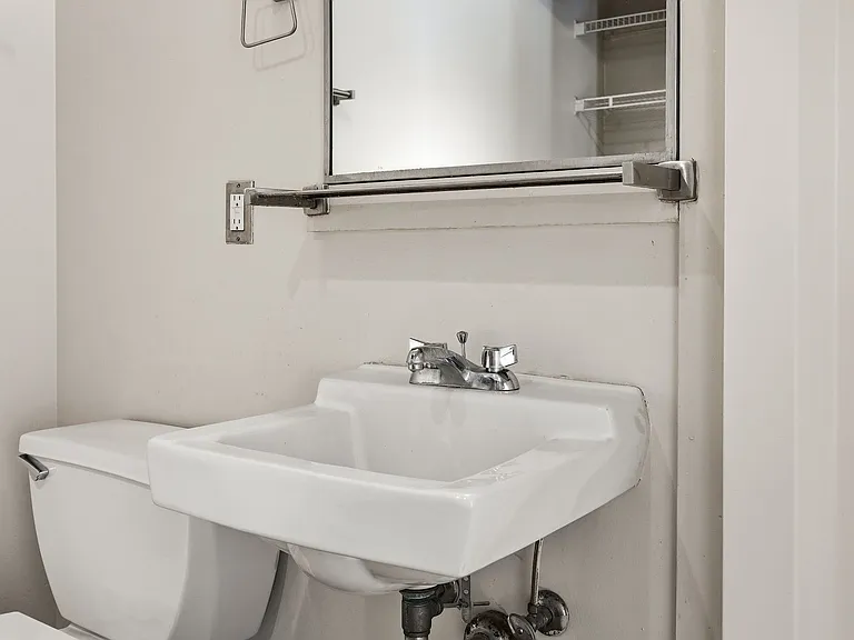 Whiteway Apartments — Photo 47