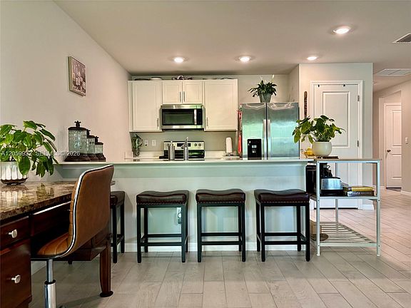 4th image of 5009 N Rosebud Cir