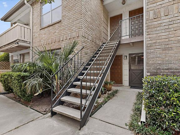 4th image of 8210 Bent Tree Rd APT 104