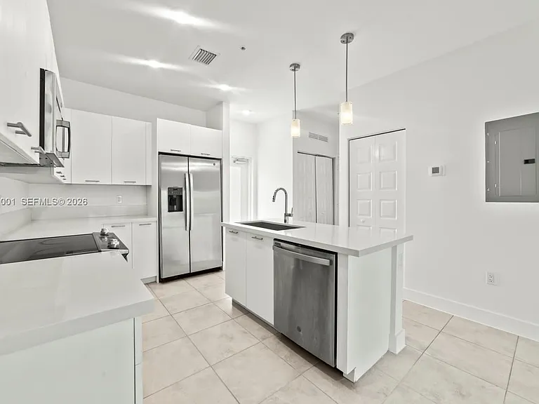 8301 NW 41st St #B-408 — Photo 3