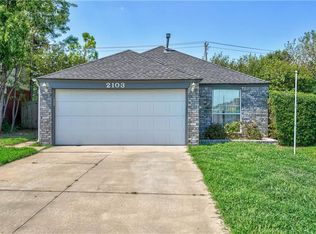 2103 Lakecrest Dr, Moore, OK 73170