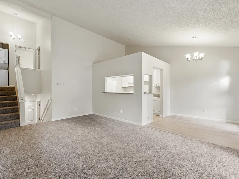 Lakeridge Apartments — Photo 6
