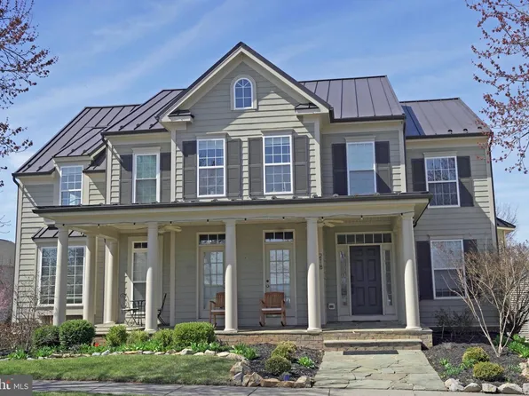 218 Braddock St, Charles Town, WV 25414