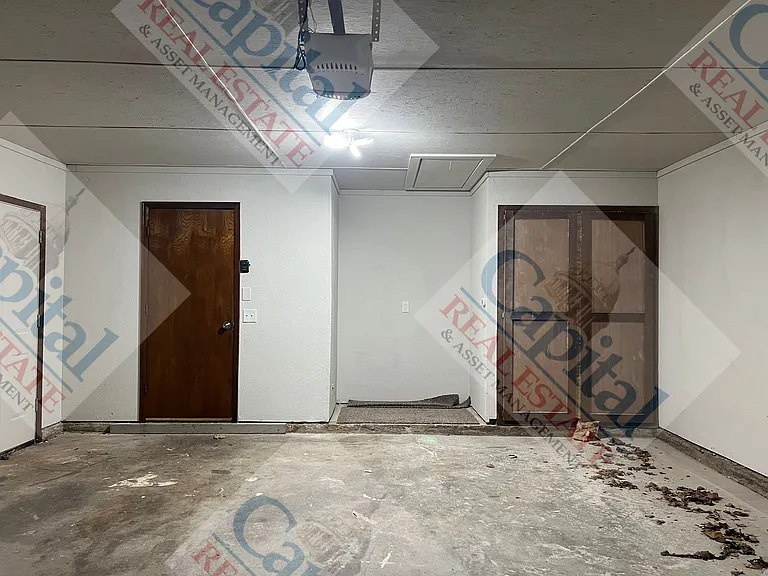 1013 W Gladys Way — Photo 30