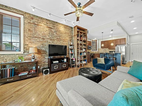 4th image of 1421 W Augusta Blvd APT 1F