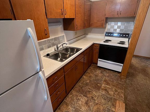 2nd image of 120 W Slifer St #14557216