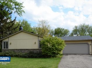25 Washtenaw Ln, Algonquin, IL 60102