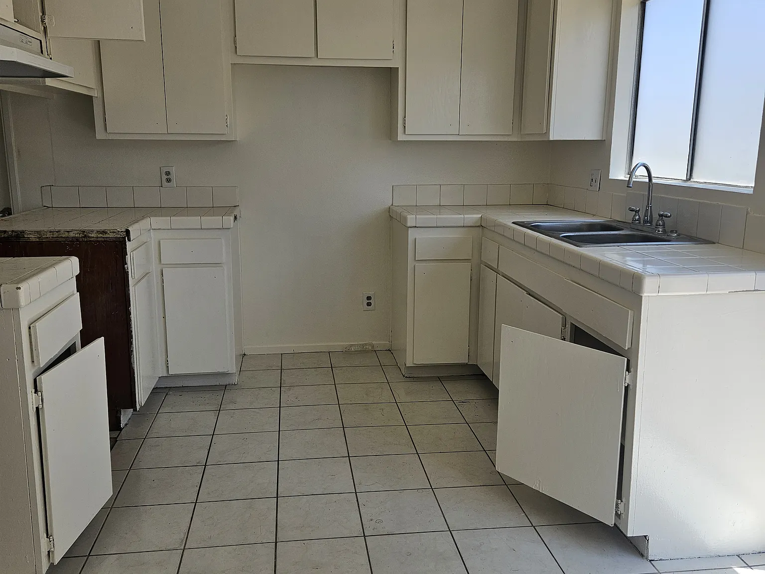 3 bed, $3,699 — Photo 2