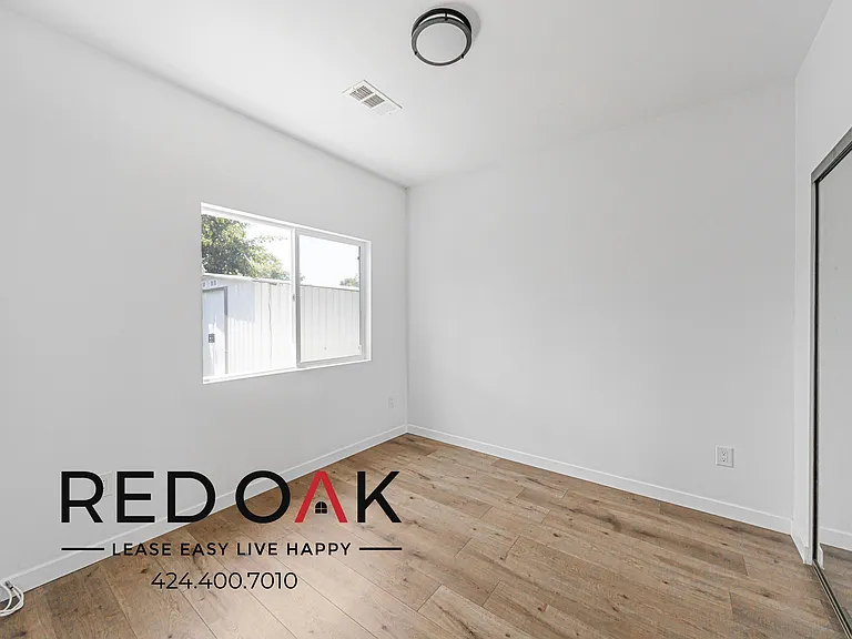 11028 Califa St — Photo 16
