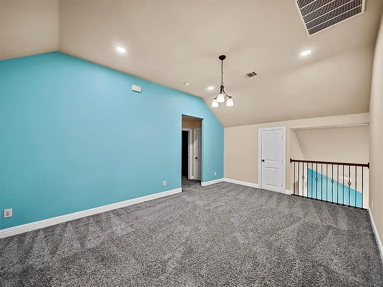 604 Darby Ln — Photo 40