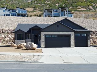 3038 N Mountain Rd #215, North Ogden, UT 84414