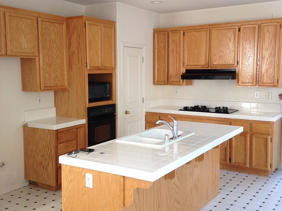 Clean Modern Kitchen