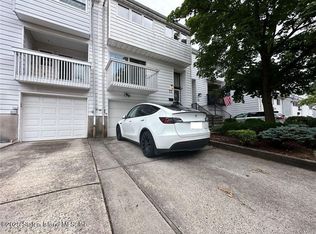 77 Dover Grn, Staten Island, NY 10312