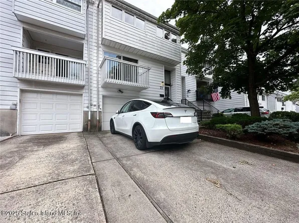 77 Dover Grn, Staten Island, NY 10312