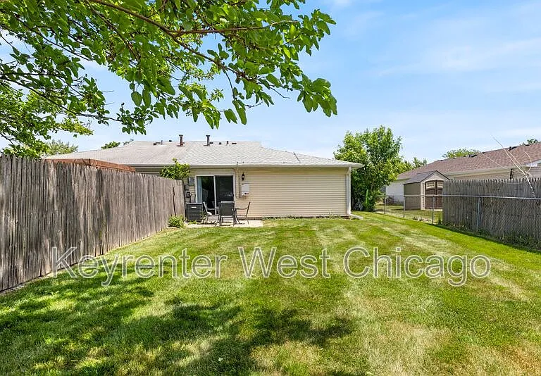 1756 Gilberto St — Photo 20