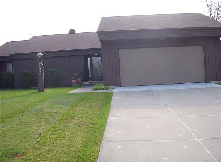 2nd image of 632 Applegate Ln