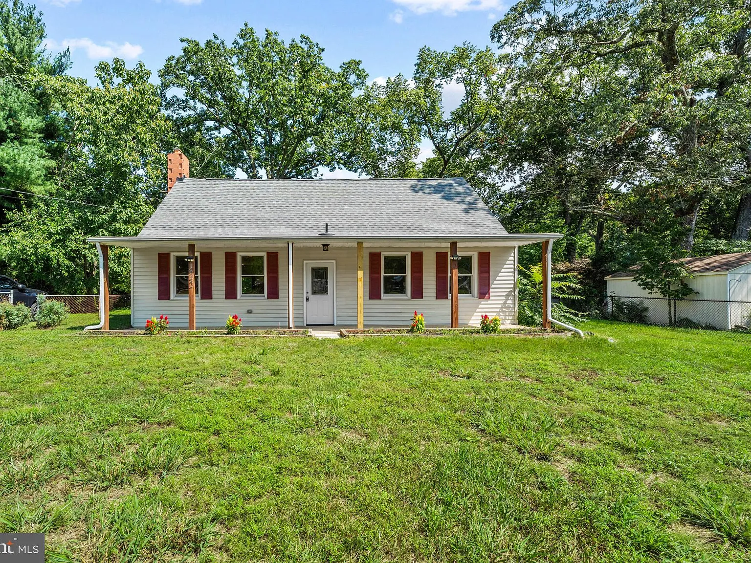 3 bed, 1.0 bath, 1120 sqft, $2,850 — Photo 2
