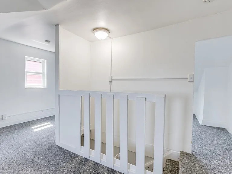 2120 Salisbury St S — Photo 38