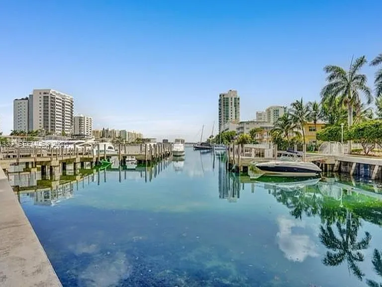 7900 Harbor Island Dr #704 — Photo 4