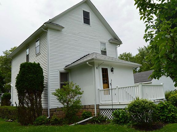 3rd image of 106 Charlotte St