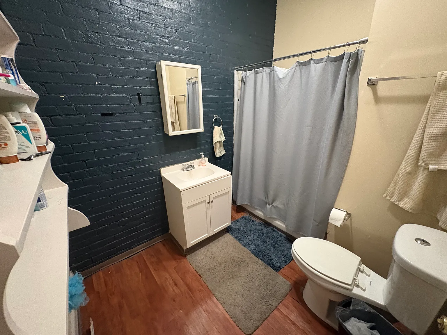 4 bed, 1.5 bath, 1200 sqft, $2,300 — Photo 4