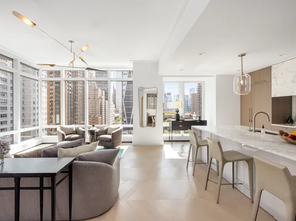 200 Amsterdam Avenue image 1 of 10