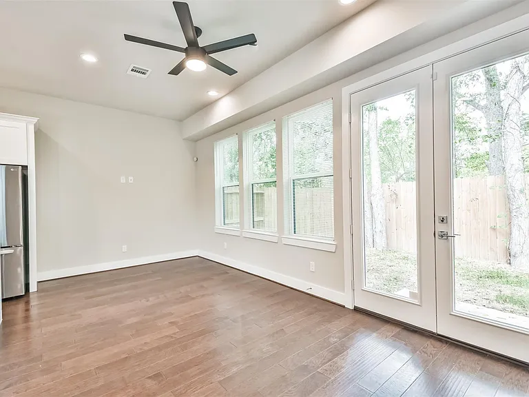 810 Mansfield St — Photo 13