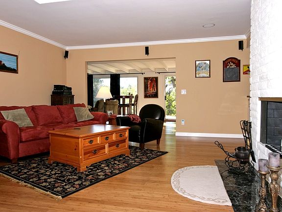 4th image of 4922 Calvin Ave