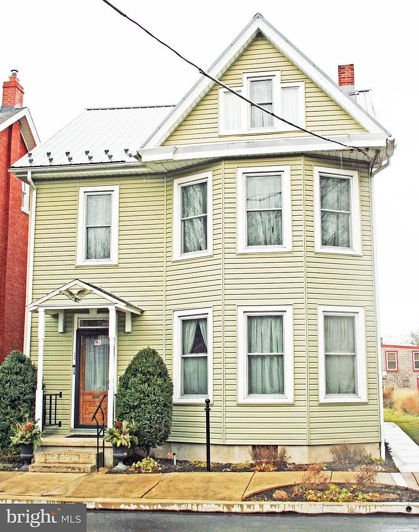 147 S Spruce St photo 1